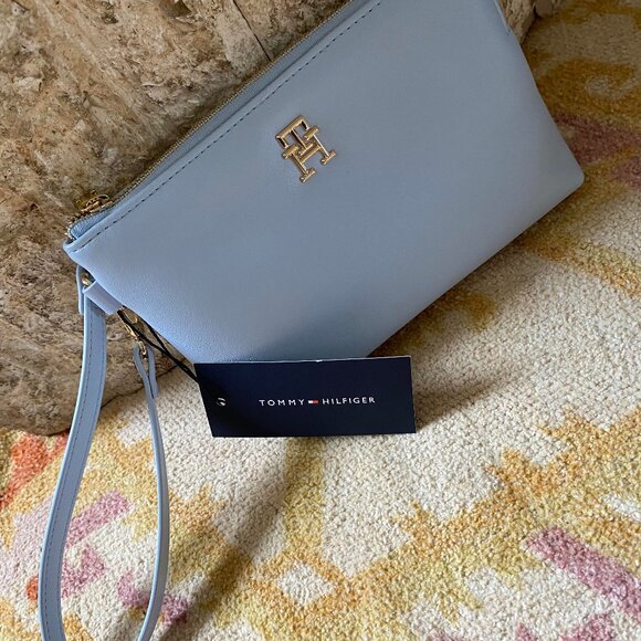 Tommy Hilfiger Light Blue Wristlit NWT - Picture 2 of 12